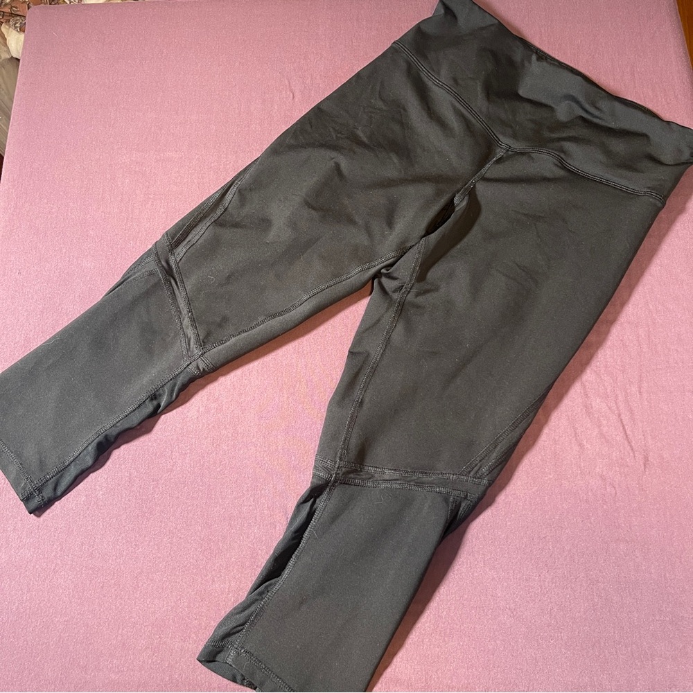 Champion Athletic Capri Leggings/Pants in Black with Mesh - Size Medium